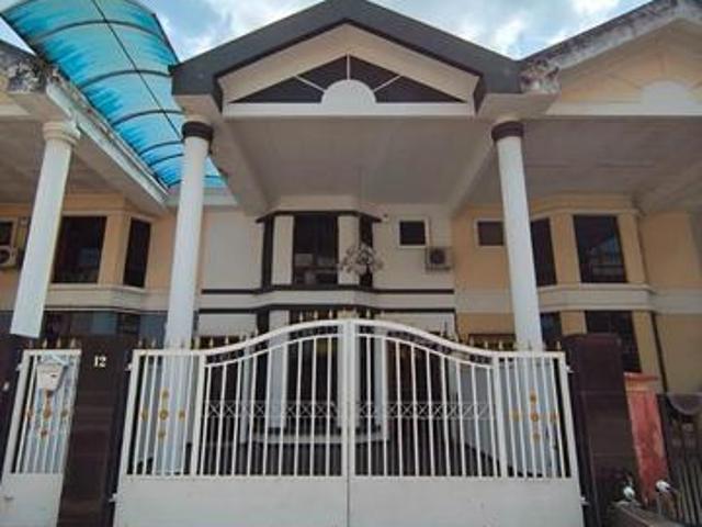 Terraced House for sale in Malaka