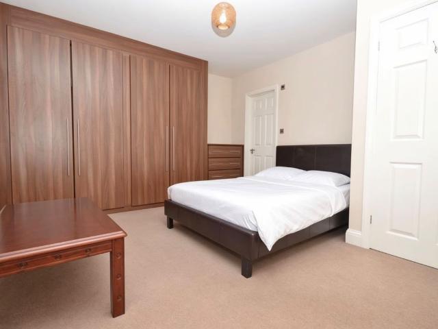 Room for rent in Fairlop, Greater London