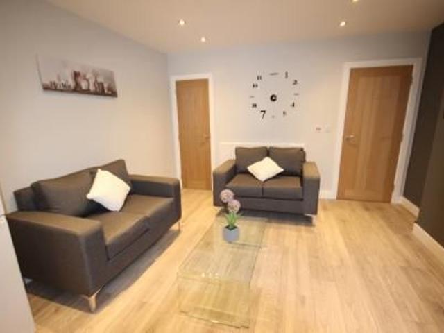 Room for rent in Horninglow and Eton, Beamhurst