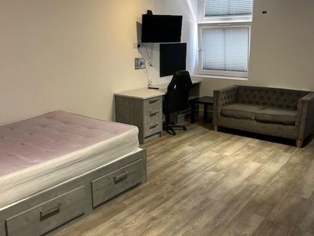 Studio for rent in Highfields, Old Wharf