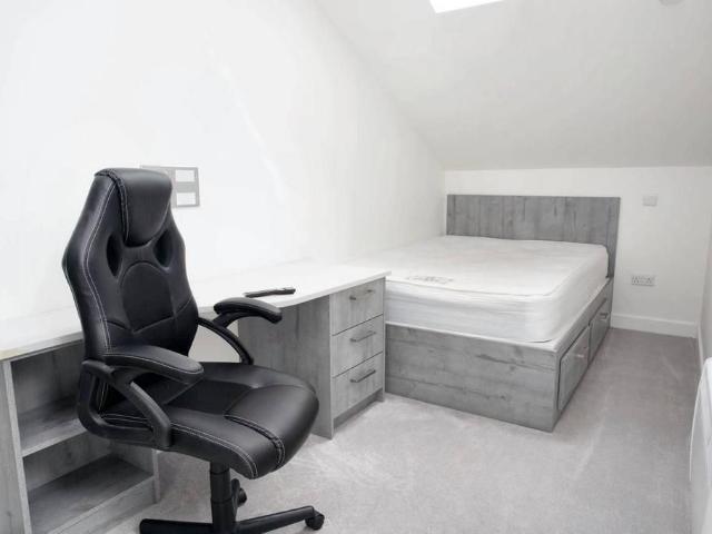 Room for rent in St Matthew's, Old Wharf