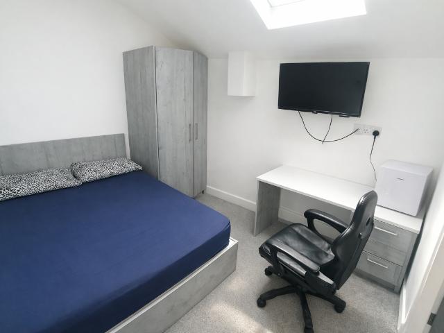 Room for rent in St Matthew's, Old Wharf