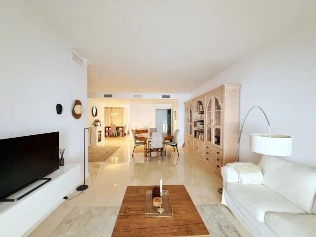 Apartamento en alquiler en Artola, Costa del Sol Occidental