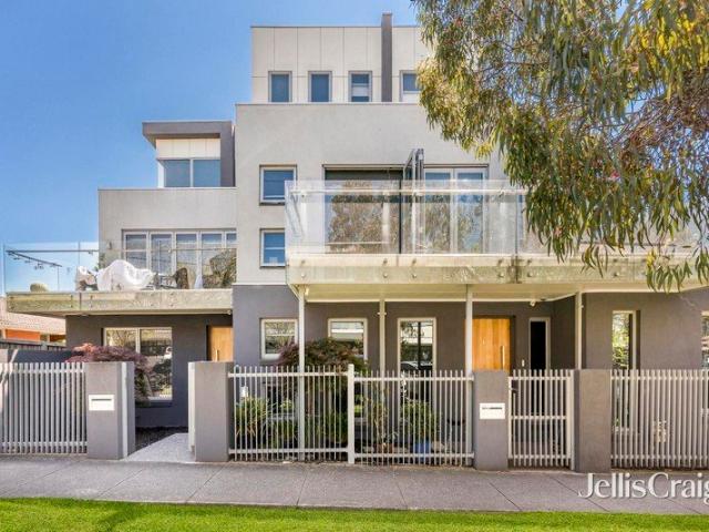 Townhouse for sale in Essendon, Melbourne