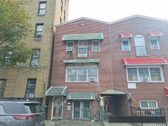 House for sale in The Bronx, Arverne