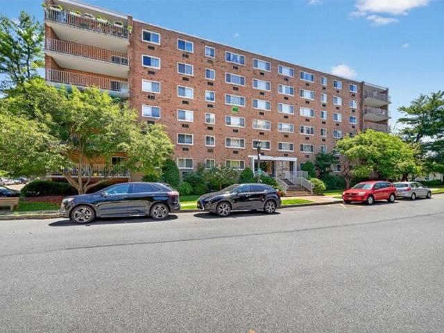 Condo for sale in Tarrytown