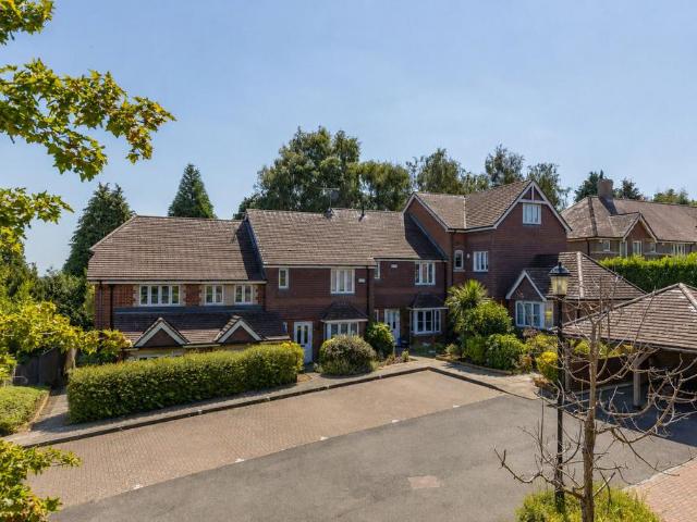 Apartment for rent in Hawkenbury, Sandown Park