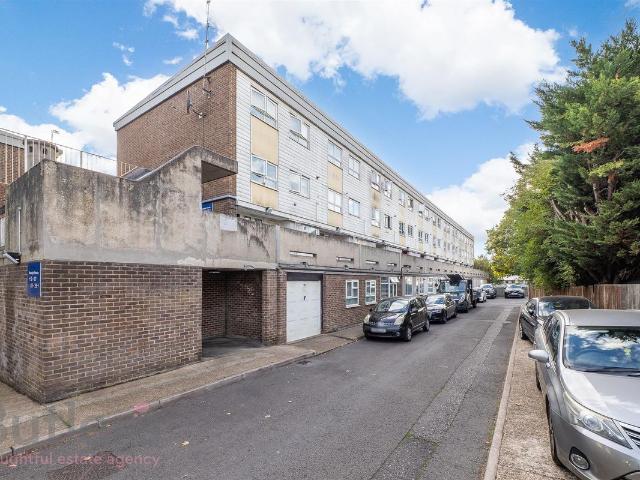 House for rent in Sutton New Town, Greater London