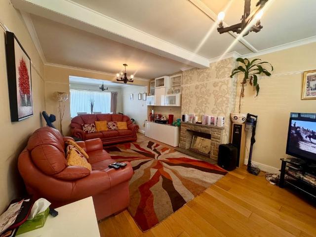 House for rent in London Borough of Ealing, Greenford