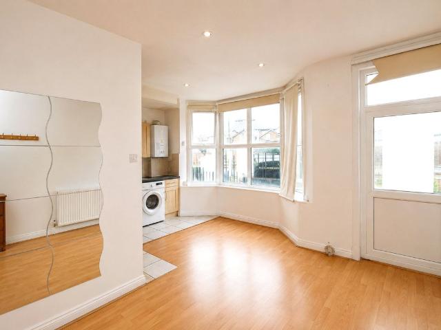 Apartment for rent in London Borough of Croydon, Thornton Heath