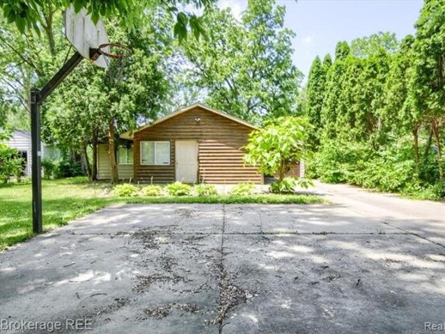 House for sale in Genesee