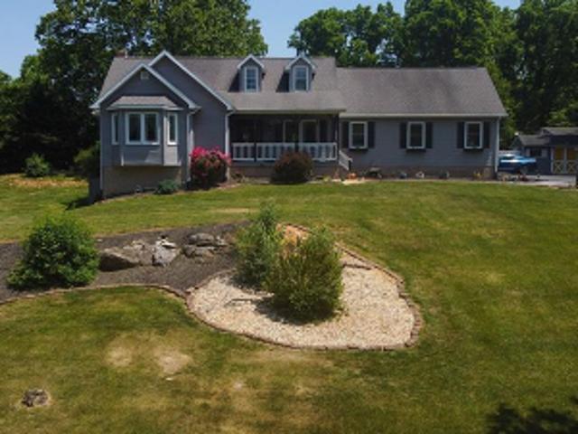 House for sale in Bunker Hill, West Virginia