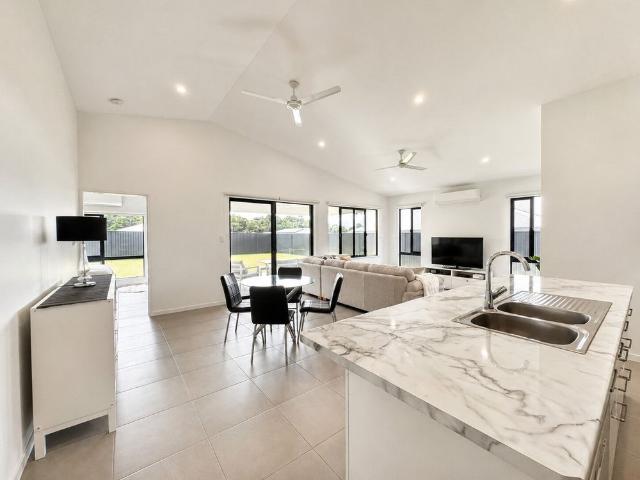 Room for rent in Bentley Park, Cairns