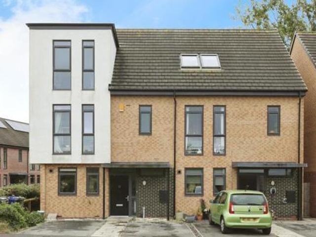 House for sale in Arksey, South Yorkshire