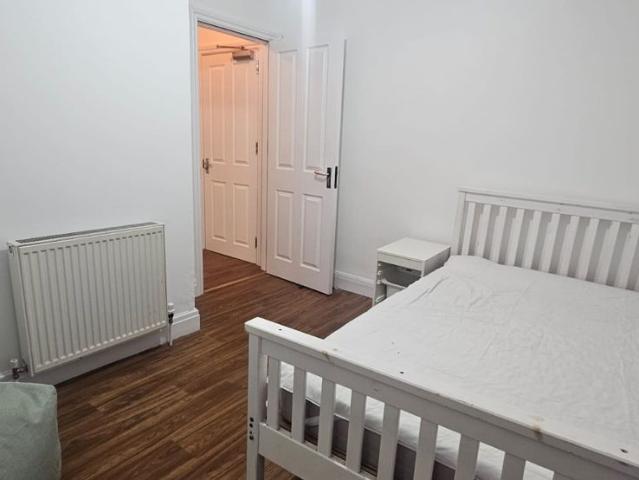 House for rent in Calderstones