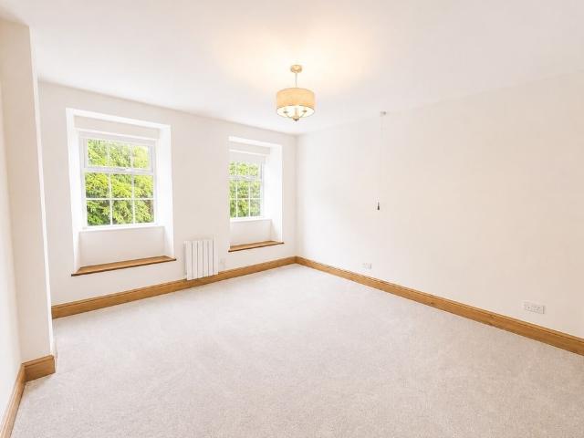 Apartment for rent in Hallas Bridge, Bradford