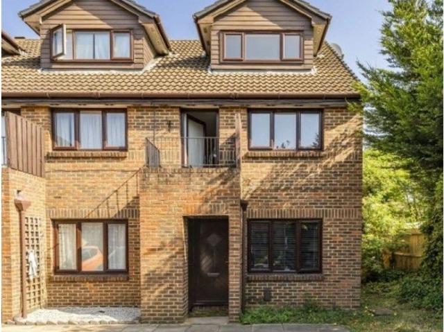 Apartment for rent in Lower Halliford, Surrey