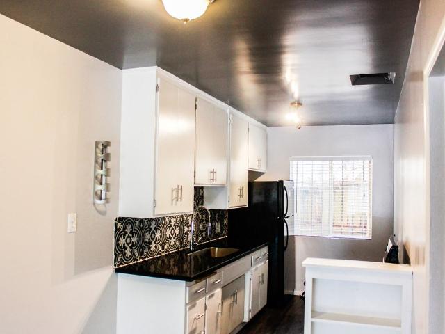 Apartment for rent in Canoga Park, California