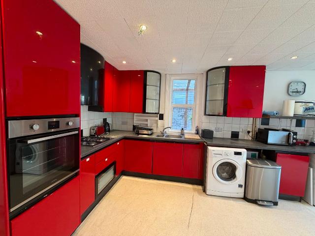 Apartment for rent in Brondesbury, Greater London