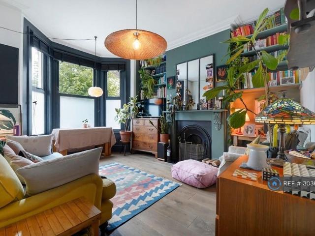 Apartment for rent in Brondesbury, Greater London