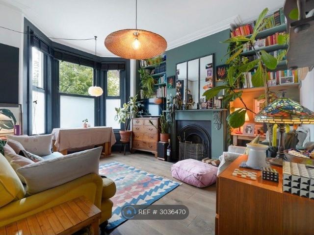 Apartment for rent in Brondesbury, Greater London