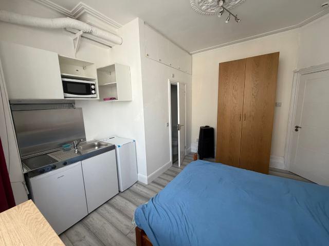 Studio for rent in Brondesbury, Greater London