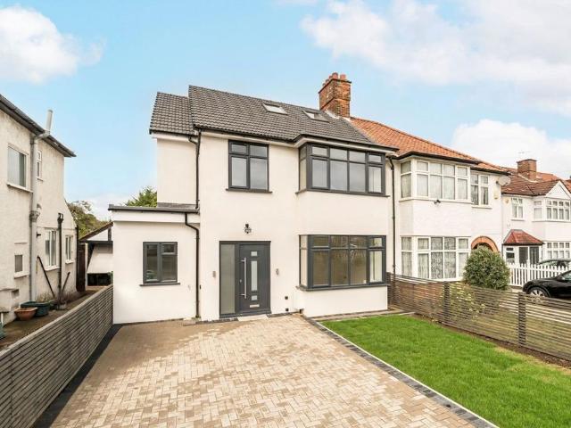 House for rent in Royal Borough of Kingston upon Thames, Greater London