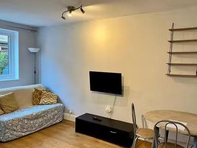 Apartment for rent in St Albans, Five Acres