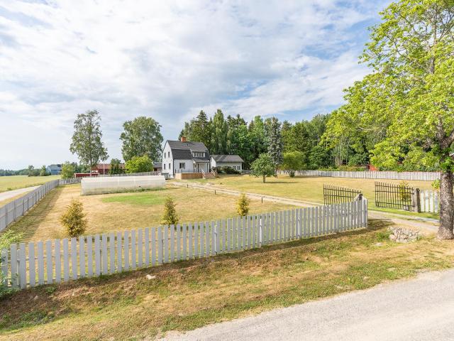 Villa till salu i Heby