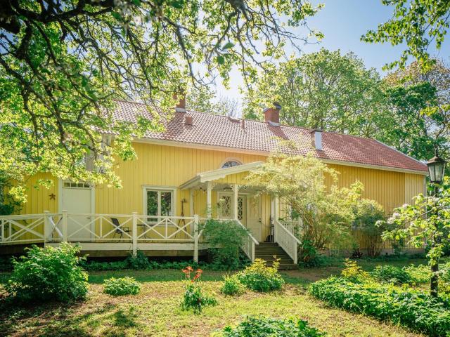 Villa till salu i Berg