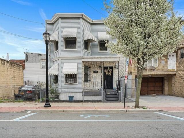House for sale in Hudson, New Jersey