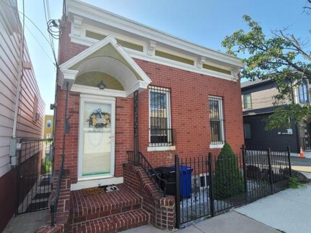 House for sale in Hudson, New Jersey