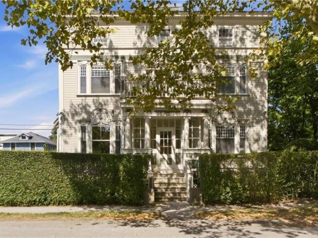 Condo for sale in Newport, Newport County