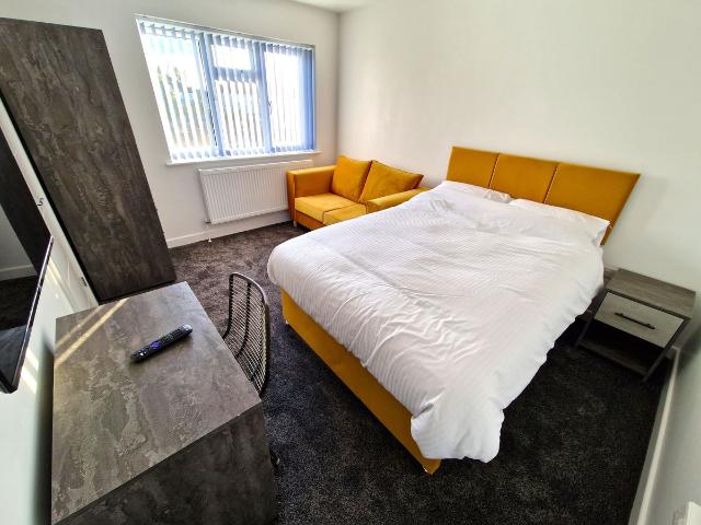 Room for rent in New Town, Monks Orchard