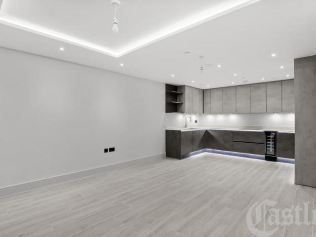 Apartment for rent in Ferme Park, Greater London