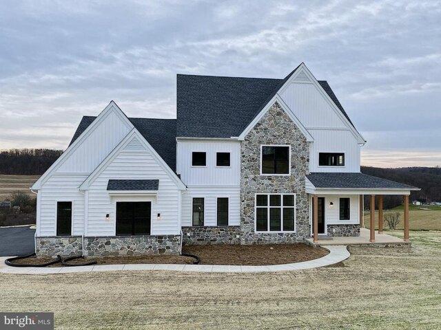House for sale in Spring Grove