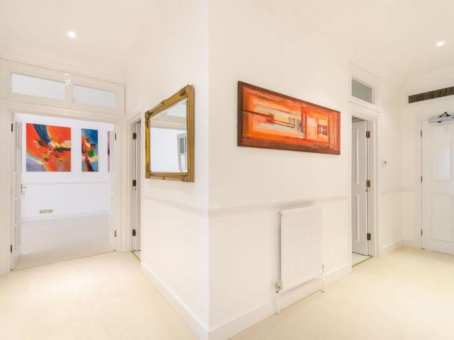 Apartment for rent in Mayfair, Greater London