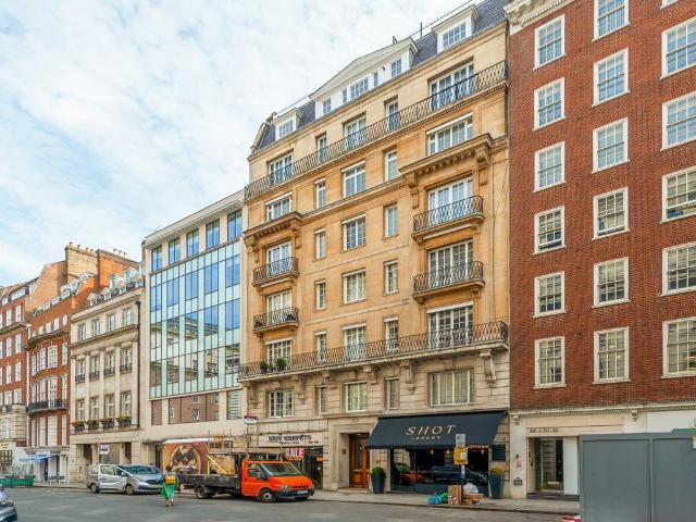 Apartment for rent in Mayfair, Greater London