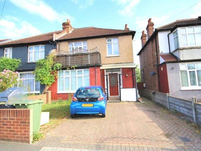 Apartment for rent in Alperton, Greater London