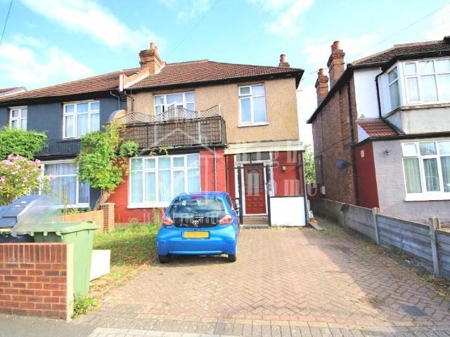 Apartment for rent in Alperton, Greater London