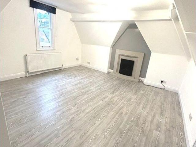Apartment for rent in Ashlyns Estate, Pouchen End