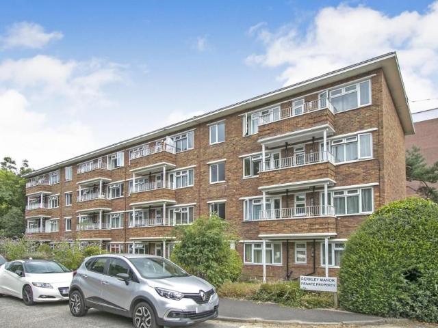 Apartment for rent in Branksome Park, Poole