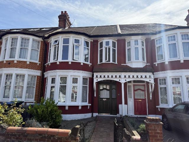 Apartment for rent in Bowes, Bowes Park