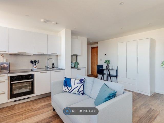 Studio for rent in Maidenhead