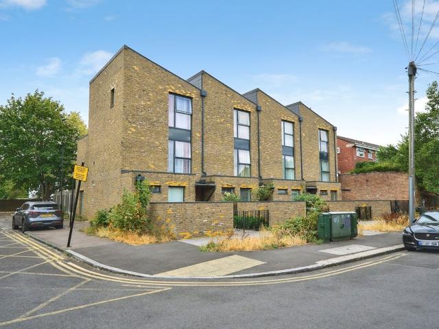 House for rent in Cann Hall, Greater London