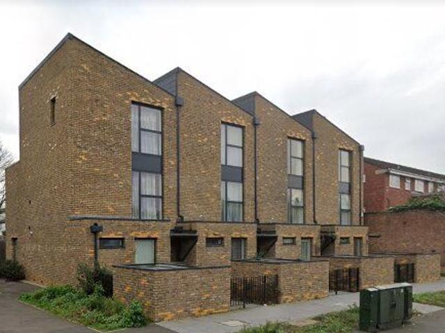 House for rent in Cann Hall, Greater London