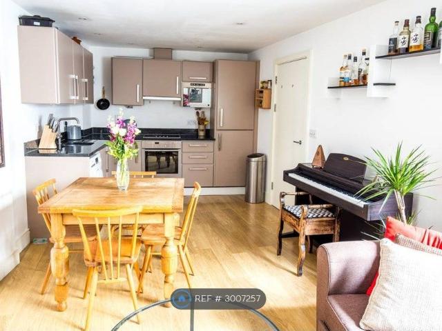 Apartment for rent in Bermondsey Village, Greater London