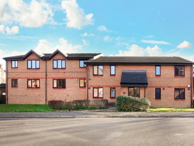 Apartment for rent in Charlton, Greater London