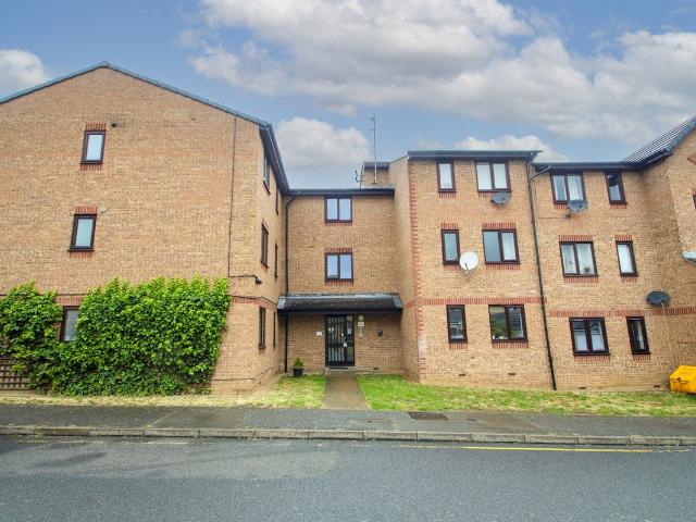 Apartment for rent in Charlton, Greater London
