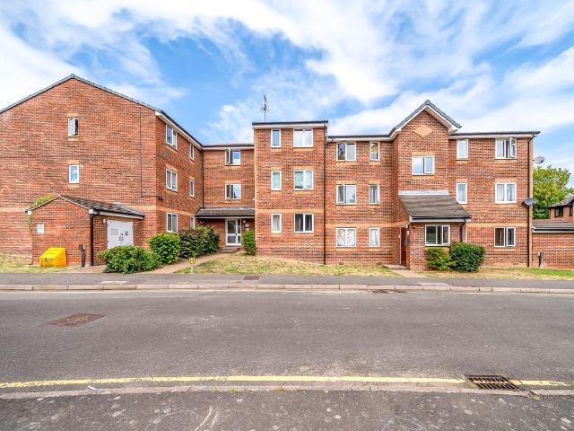 Apartment for rent in Charlton, Greater London